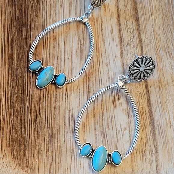 Three-Stone Turquoise Howlite Concho Twist Drop Dangle Earring, cowgirl chic - Picture 2 of 6